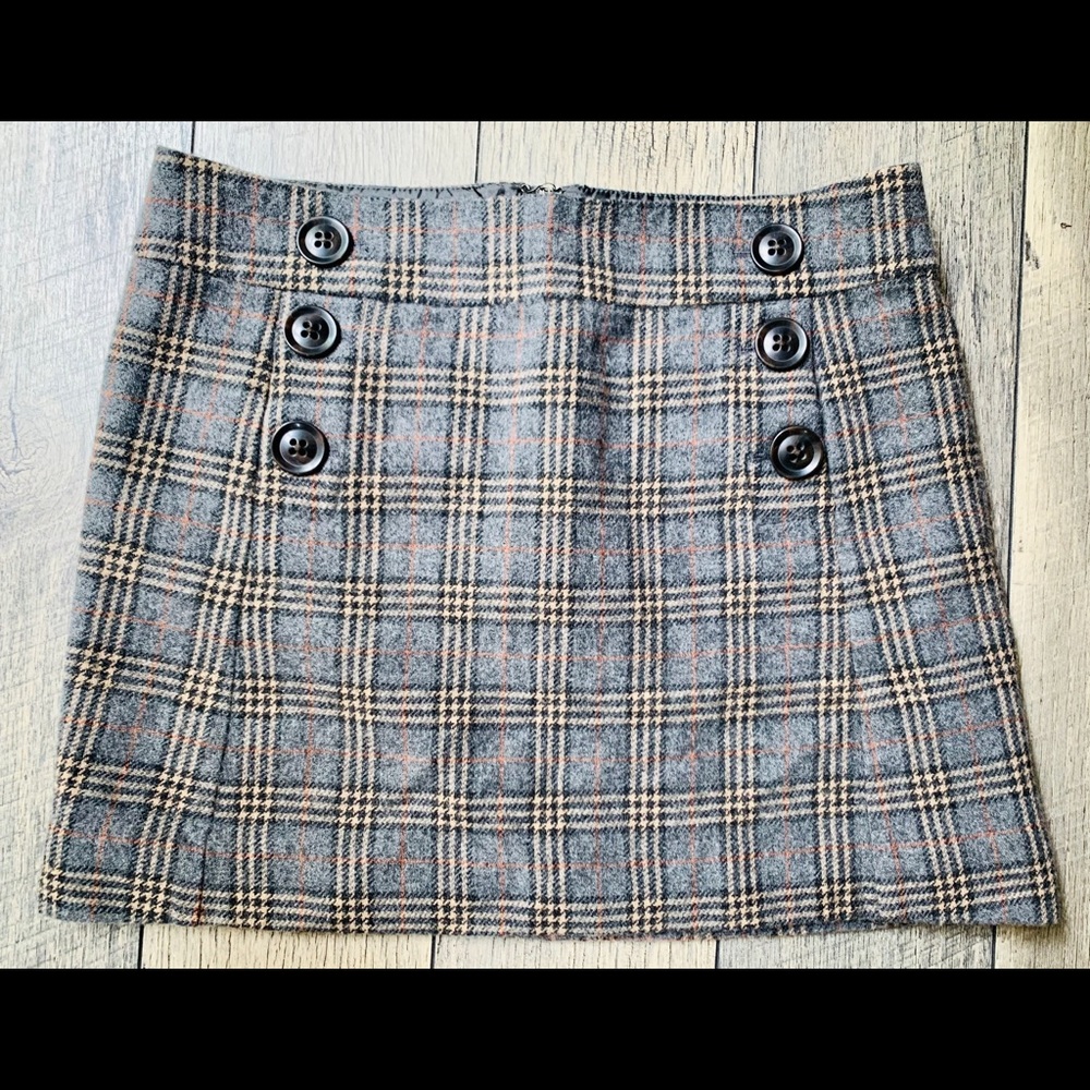 Super cute mini winter skirt.